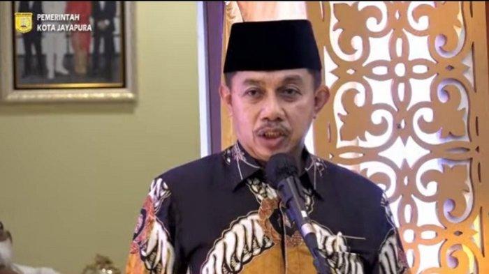 wakil-wali-kota-jayapura-h-rustan-saru-saat-memberikan-sambutannya