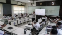image_bank_2025_10_07_230145.594-fakta-menarik-sekolah-garuda-perluas-kesempatan-anak-indonesia-tembus-kampus-dunia-dimulai-serentak-di-16-titik-1