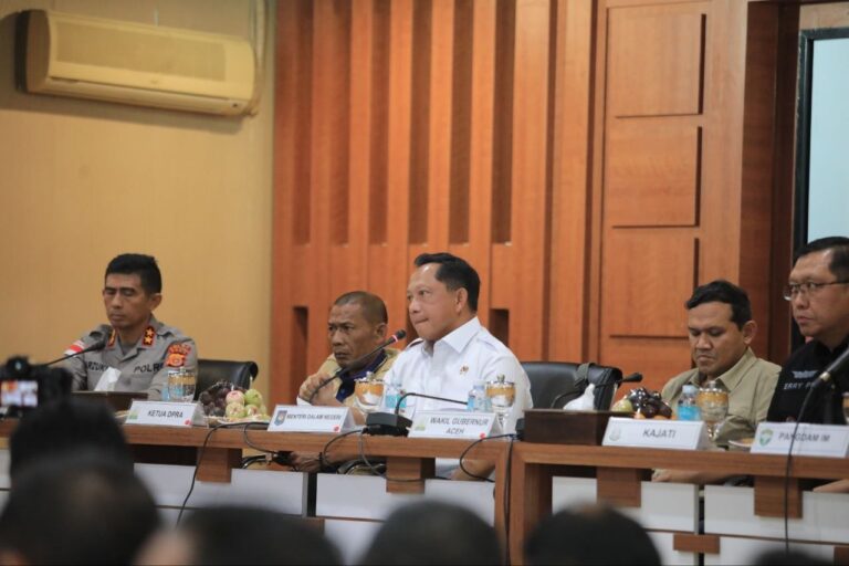 Mendagri-Tito-Rakor-Satgas-Penanggulangan-Pascabencana-768x512