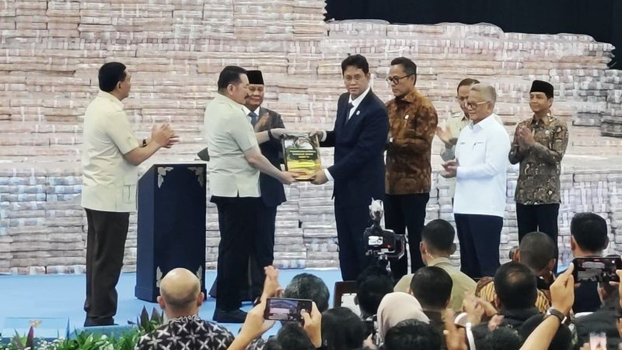 001021.589-satgas-pkh-serahkan-rp114-triliun-ke-kas-negara-bukti-penegakan-hukum-kuat-1
