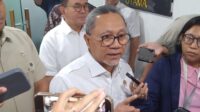 Menteri-Koordinator-Bidang-Pangan-Zulkifli-Hasan-bantuan-beras-10-kg-2-696x464